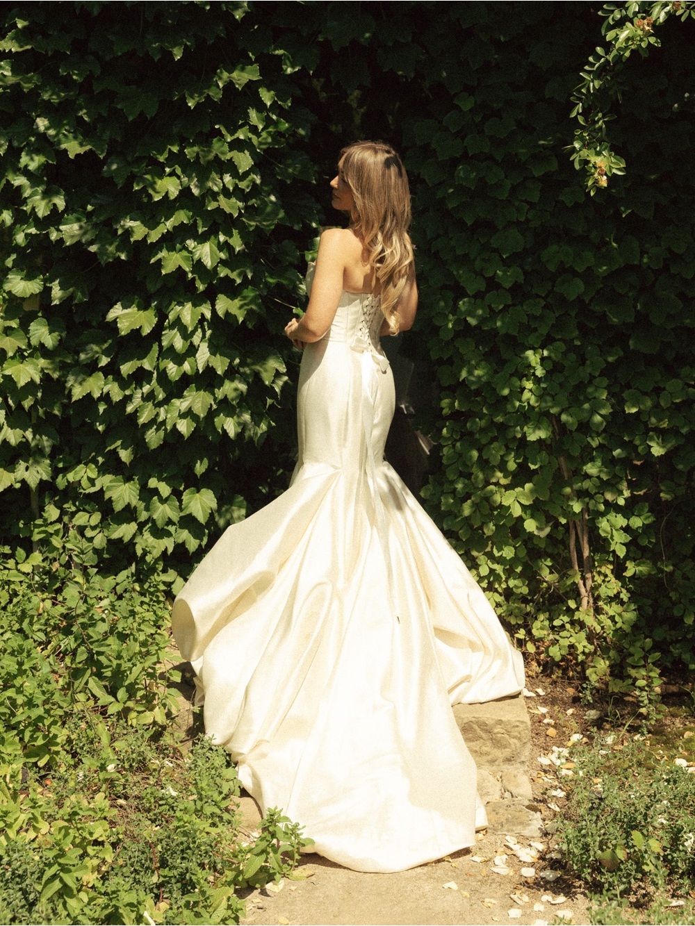 Sarah Seven Sunset Strip Wedding Gown Size 4 Great Condition